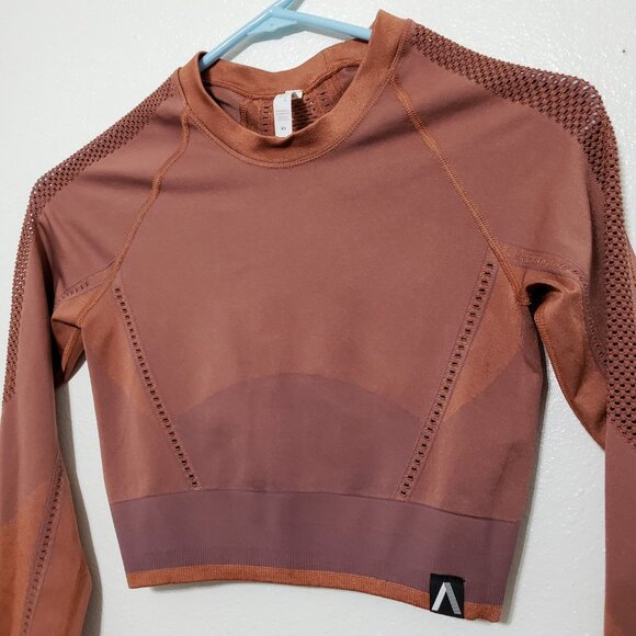 Athleta Legend Shine Crop - Picture 6 of 14